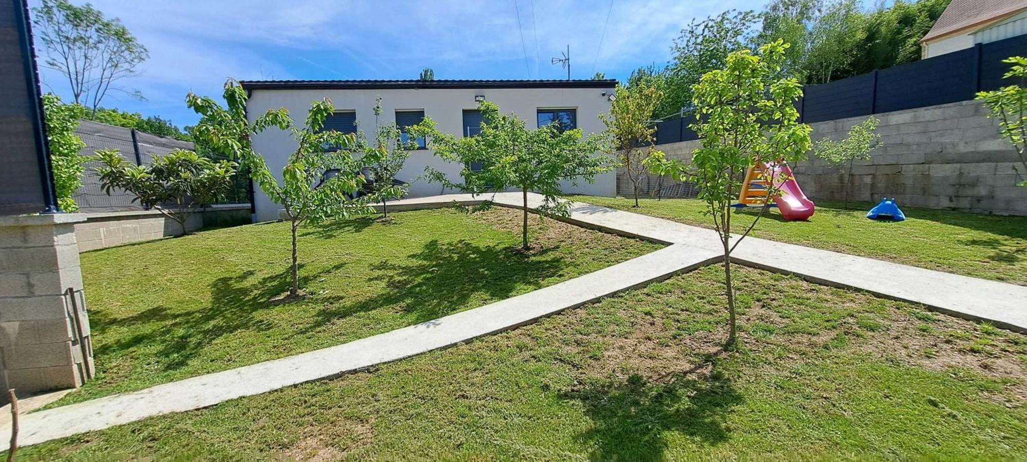 Сasa de vacaciones Pacific Green-2 Big Suites-3 Pieces 80m2-parking 2 Cars-jardin-confort Chalifert